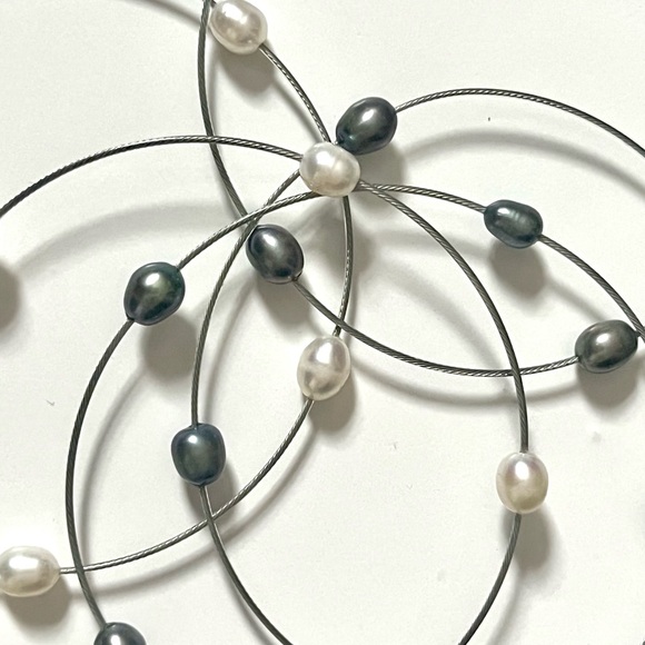 Nordstrom silver bangle bracelet set of 5 gray & white pearls - Picture 5 of 13